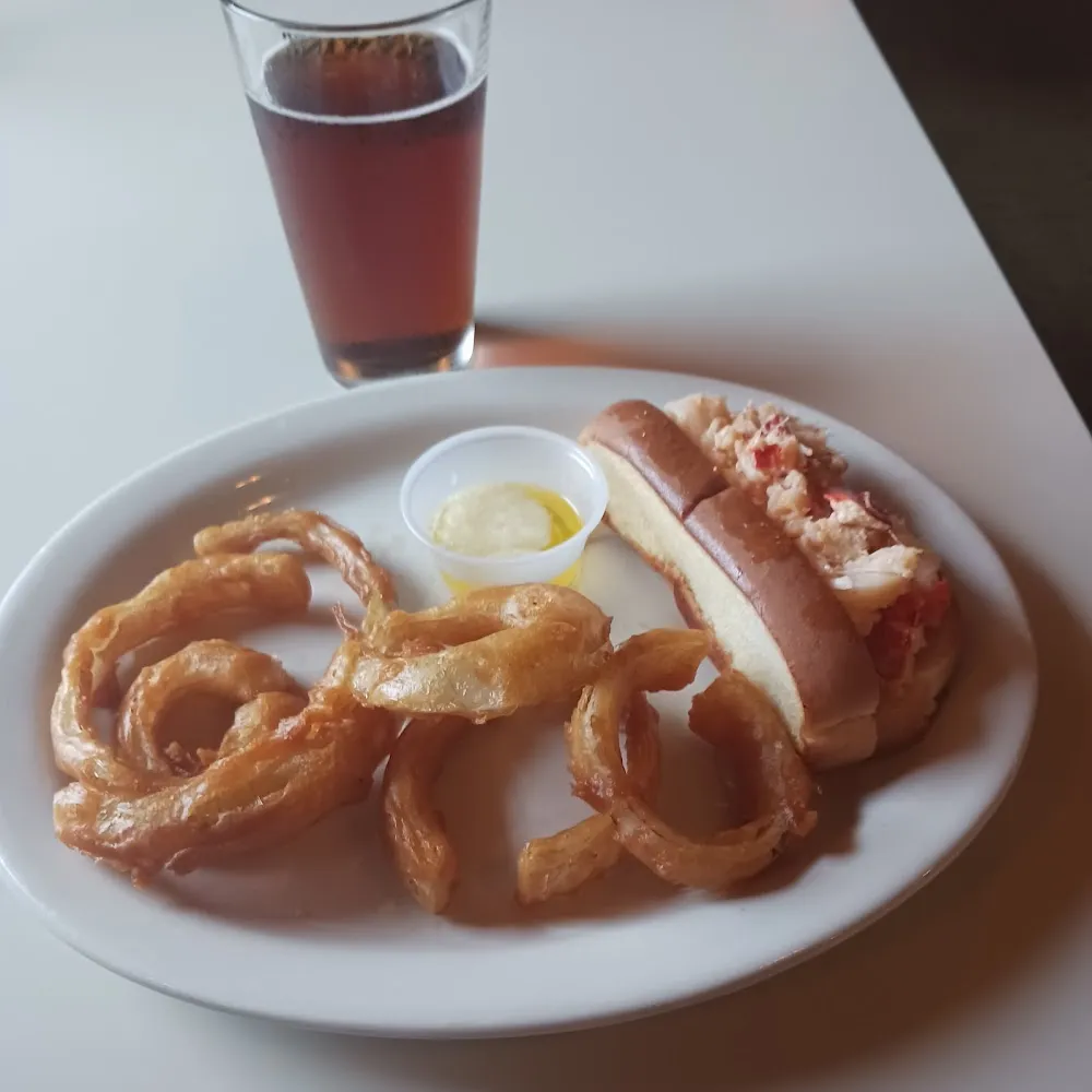 Lobster Roll w Butter and Onion Rings